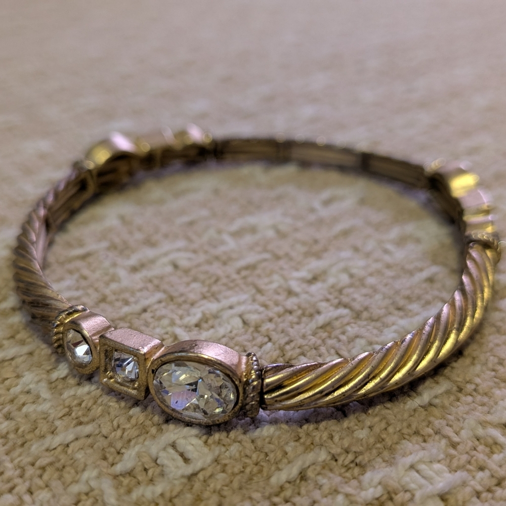 🌿 Faux Stretchy Gold Bracelet with Cute Faux Crystal Accents - Picture 2 of 2